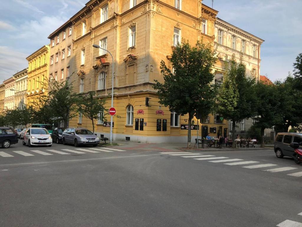 Apatrhostel Brno Esterno foto