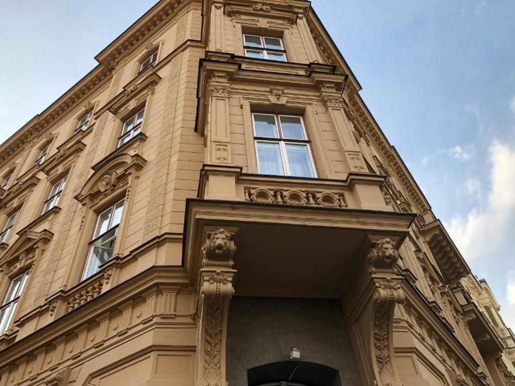 Apatrhostel Brno Esterno foto
